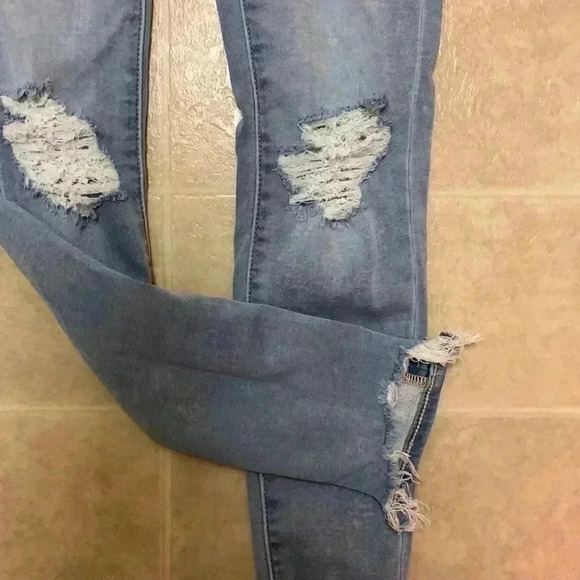 American eagle - Picture 2 of 6